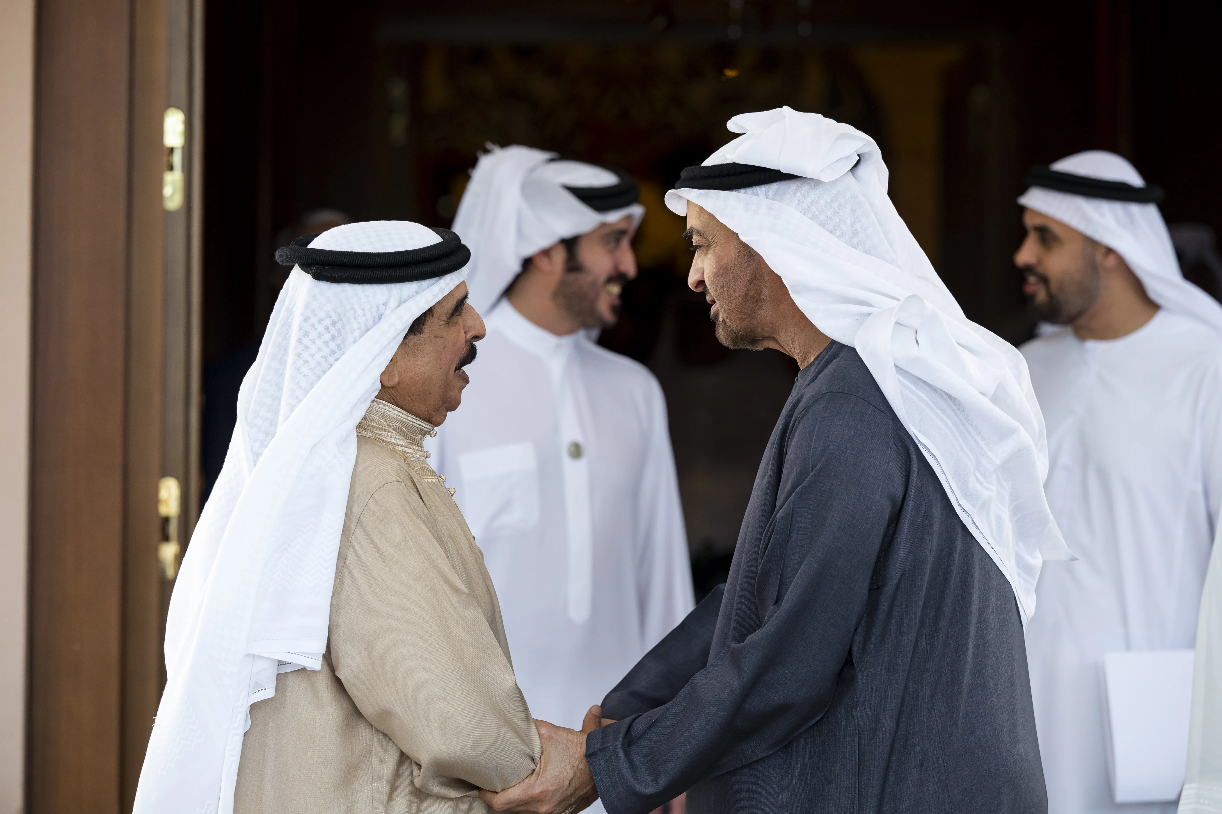 His Highness Sheikh Mohamed bin Zayed Al Nahyan, President of the United Arab Emirates, bids farewell to King Hamad bin Isa Al Khalifa, King of Bahrain, after a lunch reception, July 2025